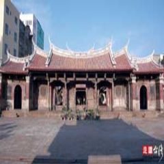 龍山寺五門殿為七開間建築。